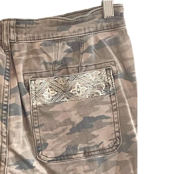 Anthropologie Women's Mavis Mid-rise Utility Pants Size 27 Camo Embroidered Boho - Picture 10 of 13